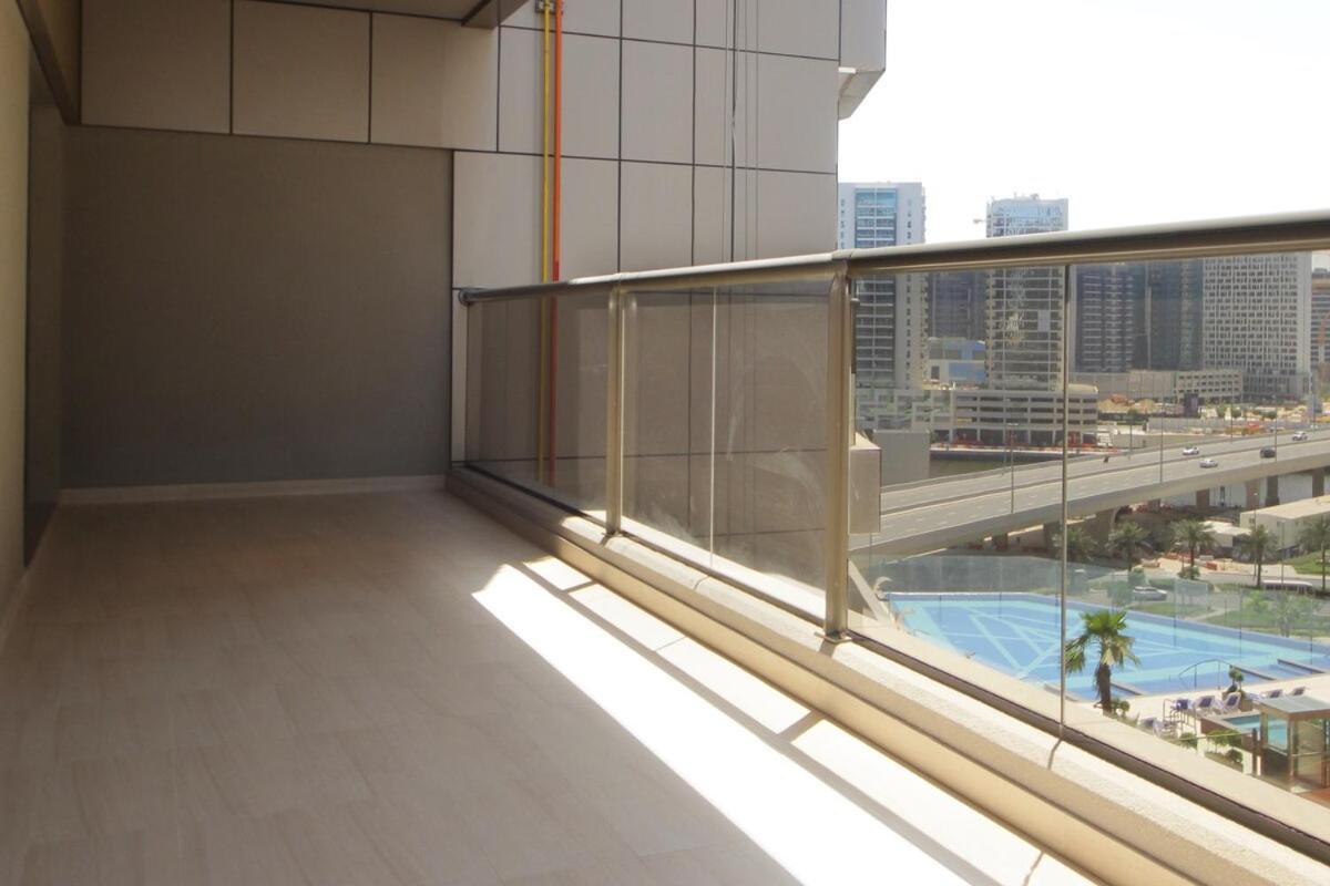 Elegant 2br With Views Downtown Living Dubai
