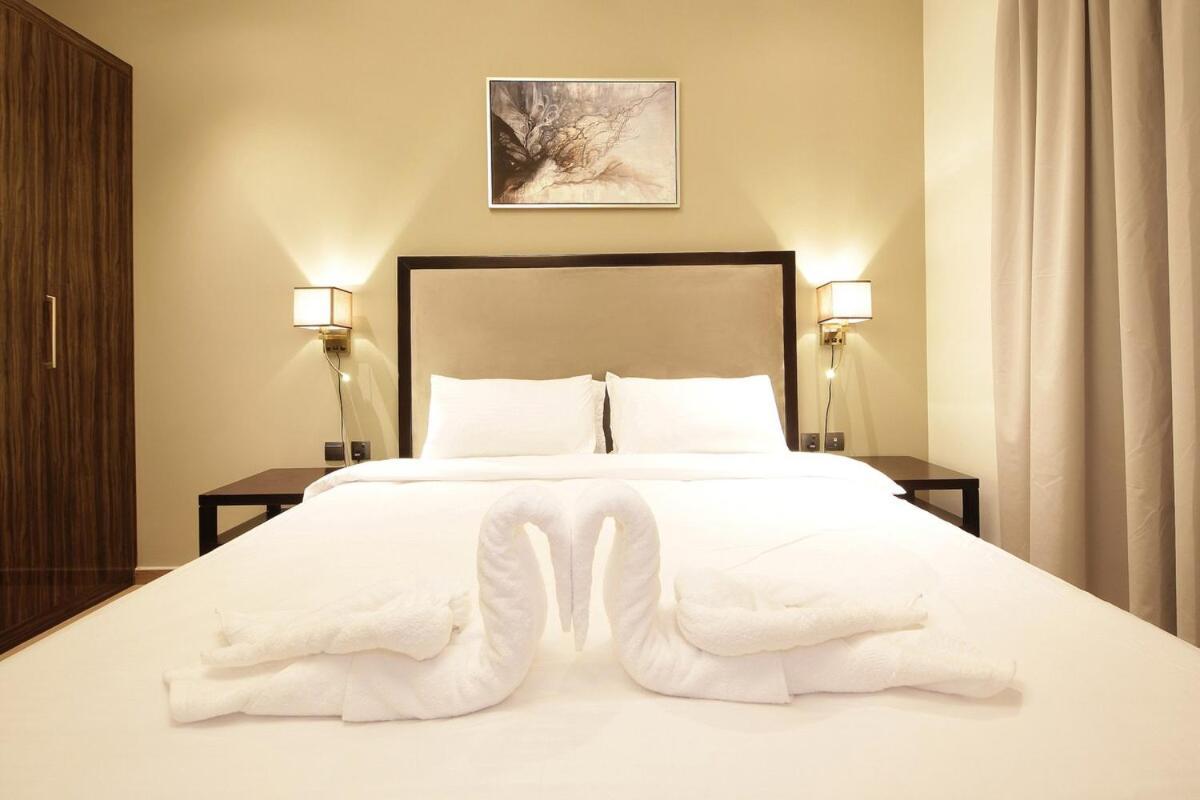 Elegant 2br With Views Downtown Living * Dubai