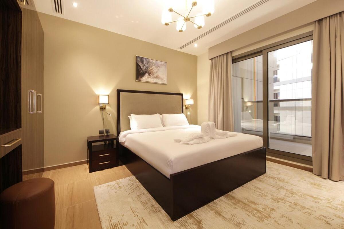 Elegant 2br With Views Downtown Living Dubai