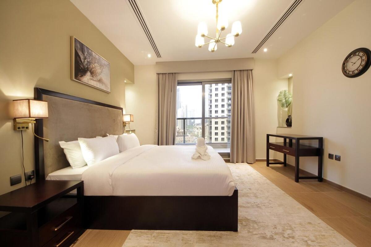 Elegant 2br With Views Downtown Living Apartment Dubai