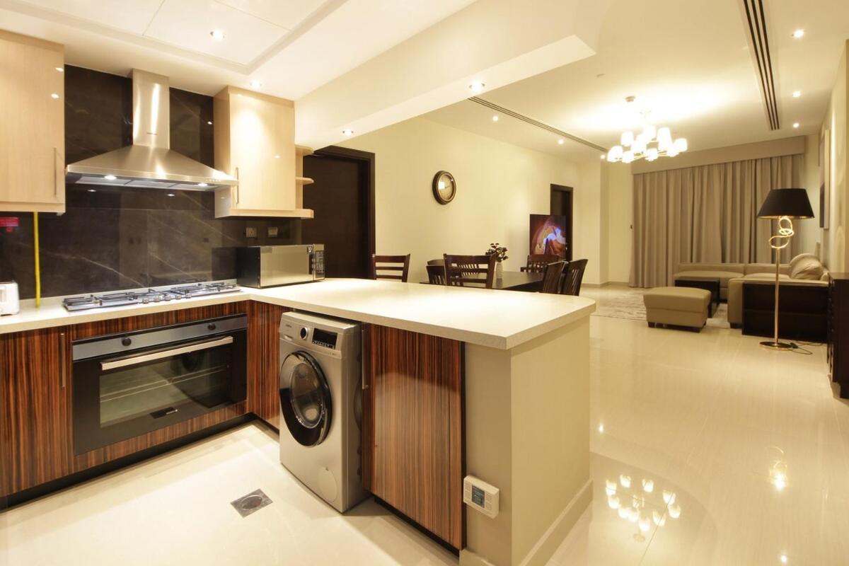 Elegant 2br With Views Downtown Living