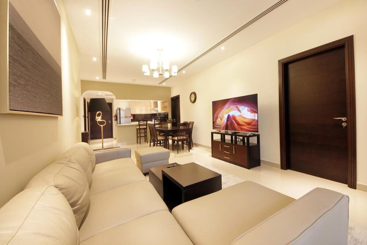 Elegant 2br With Views Downtown Living Dubai