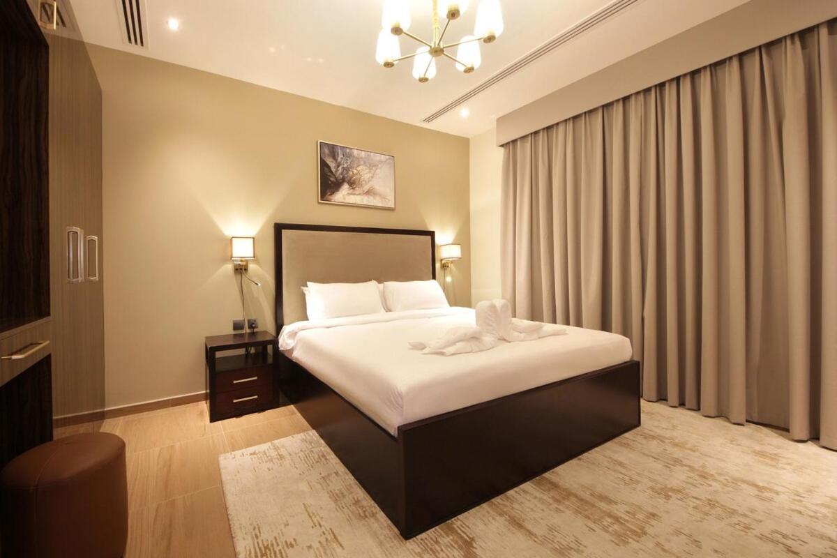 Elegant 2br With Views Downtown Living Dubai