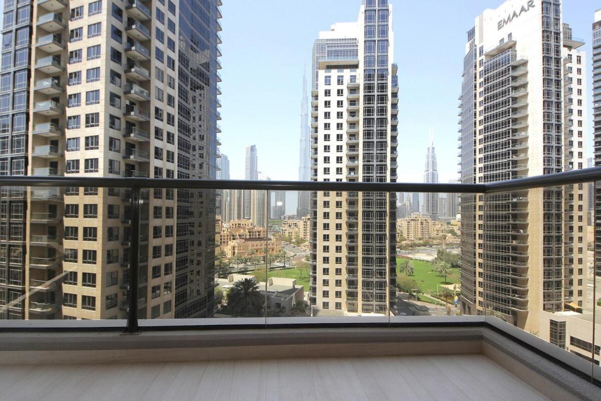 Elegant 2br With Views Downtown Living Dubai