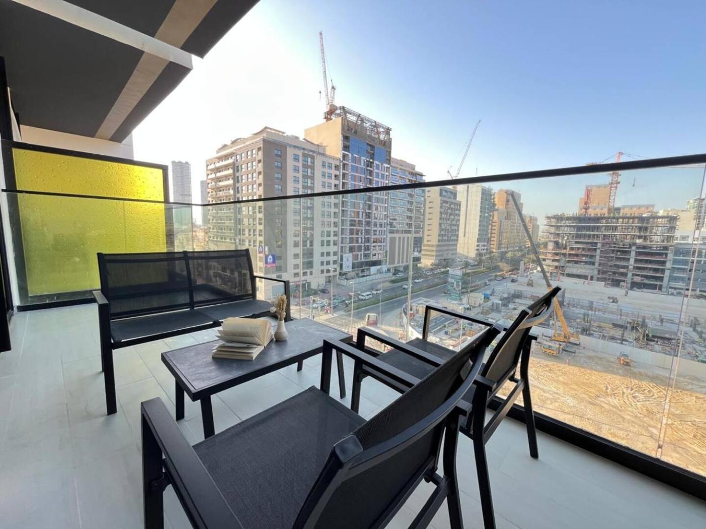 Curated Calm Elegant 1br In Jvc
