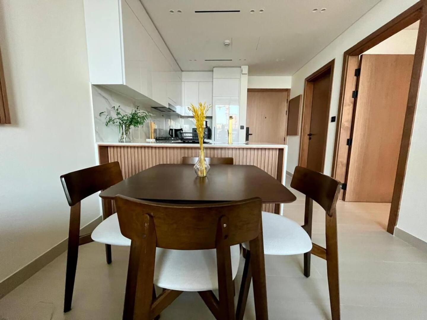 Curated Calm Elegant 1br In Jvc Apartment