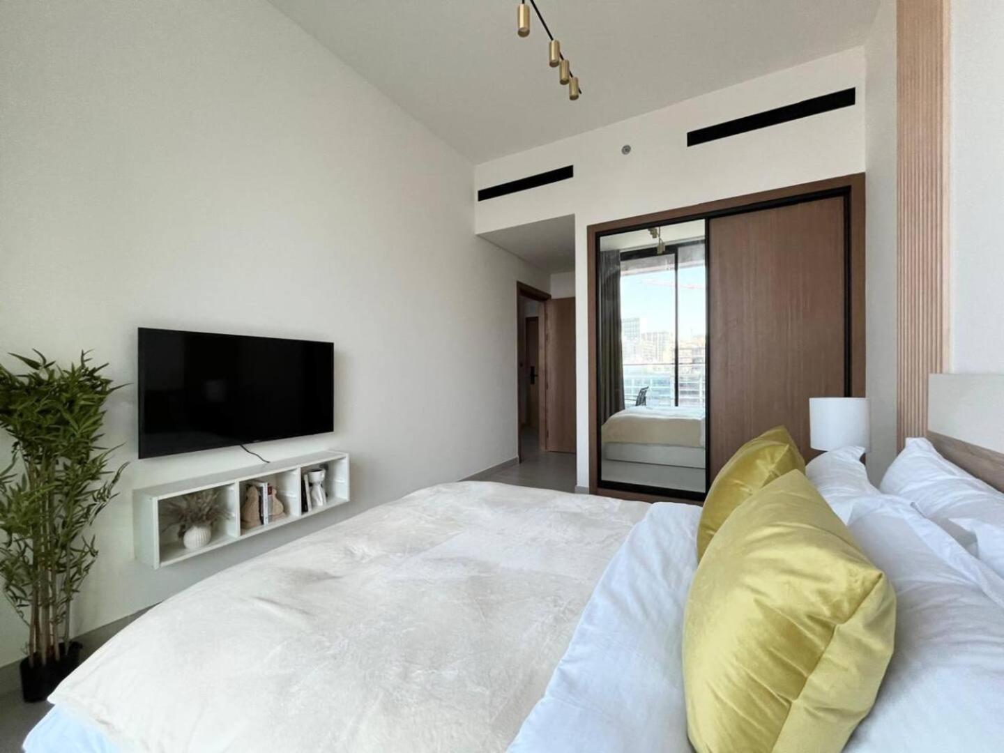 Curated Calm Elegant 1br In Jvc *
