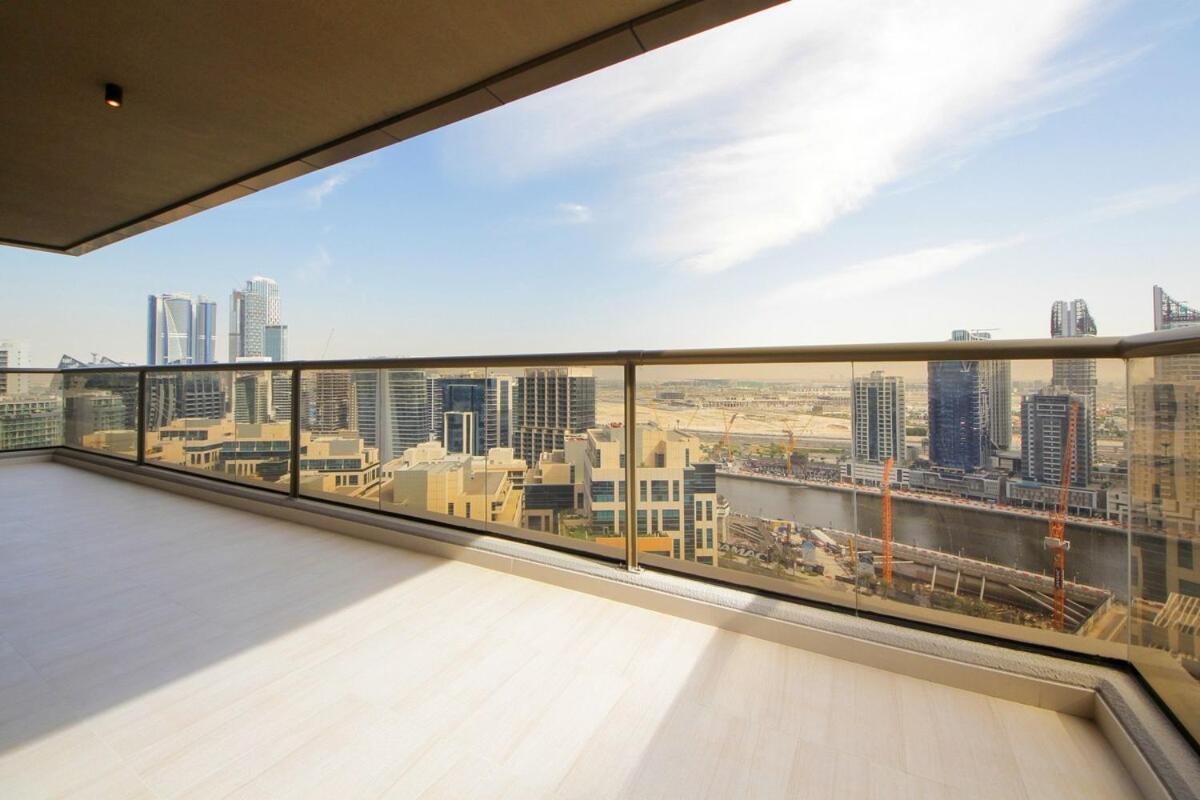 Apartment Stylish 2br Downtown Burj & Mall Nearby *