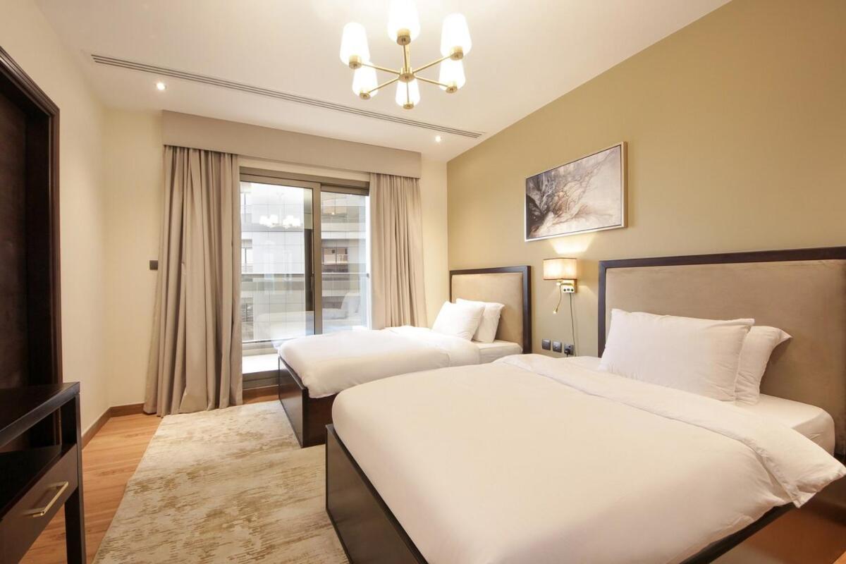 Apartment Stylish 2br Downtown Burj & Mall Nearby *