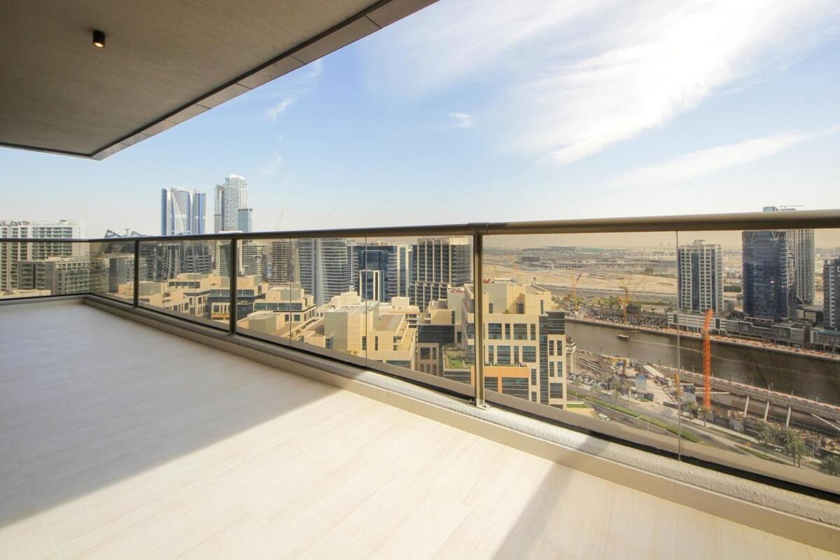 Apartment Stylish 2br Downtown Burj & Mall Nearby *