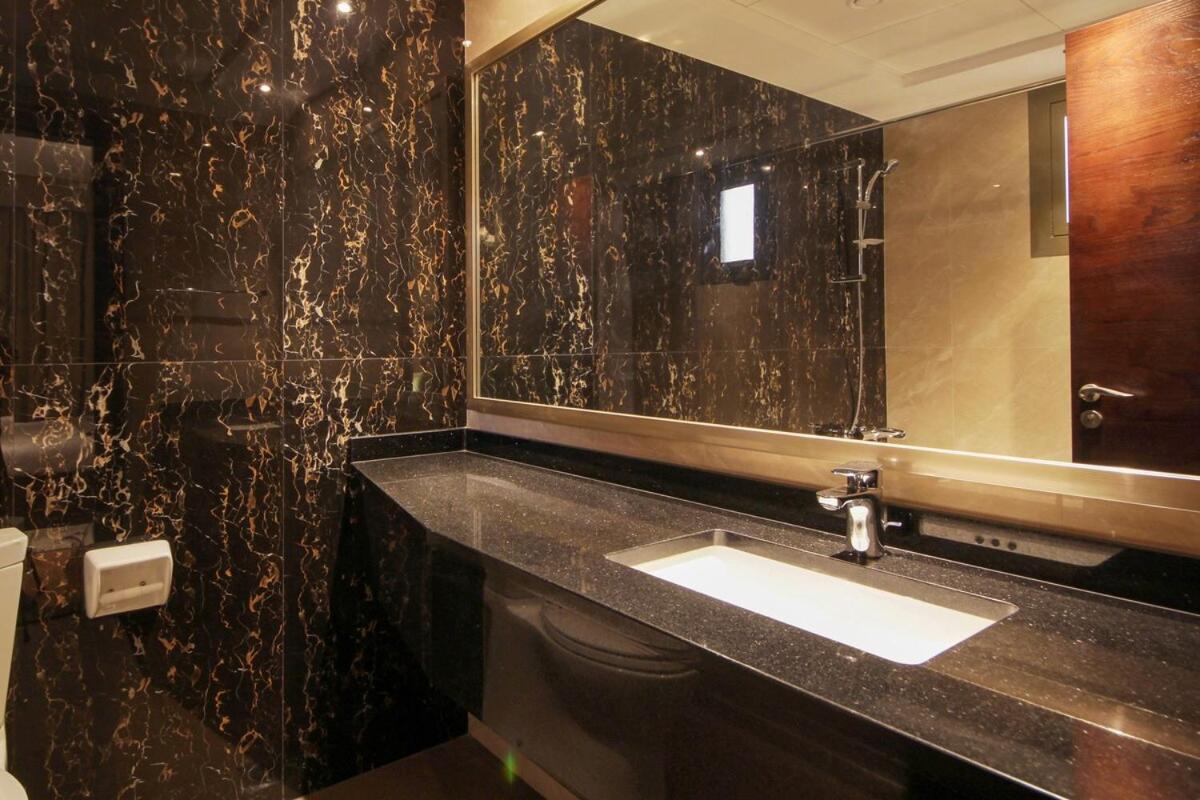 Stylish 2br Downtown Burj & Mall Nearby