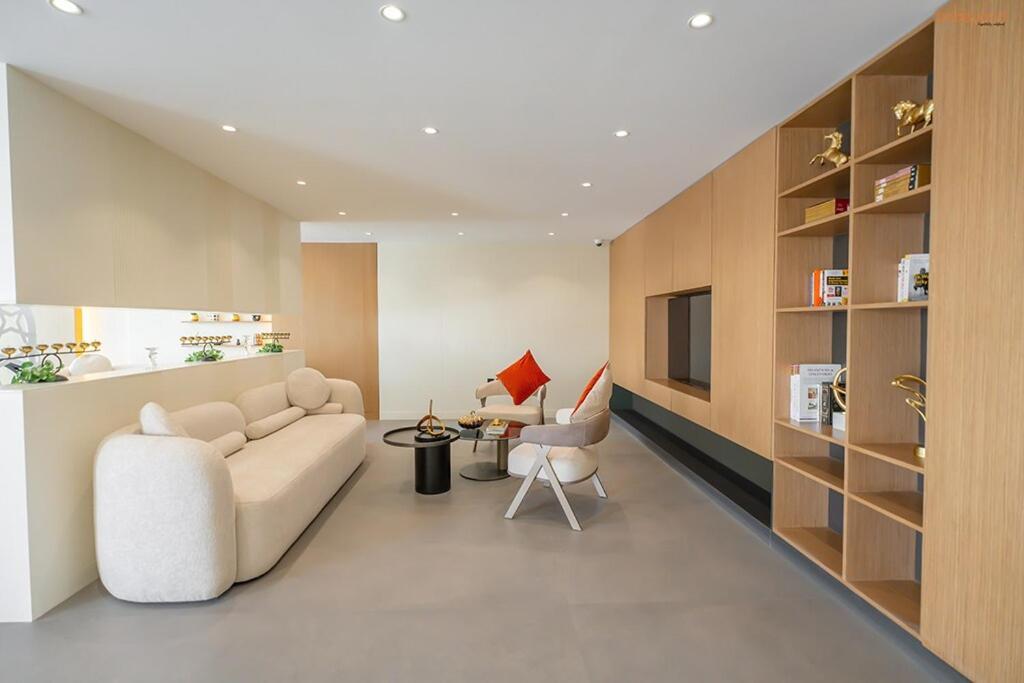 Bnbeyond's Sassy With Expansive Balcony Apartment *