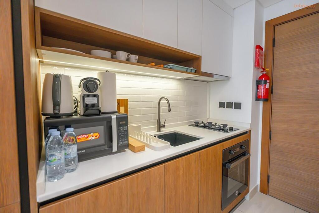 Apartment Bnbeyond's Sassy With Expansive Balcony