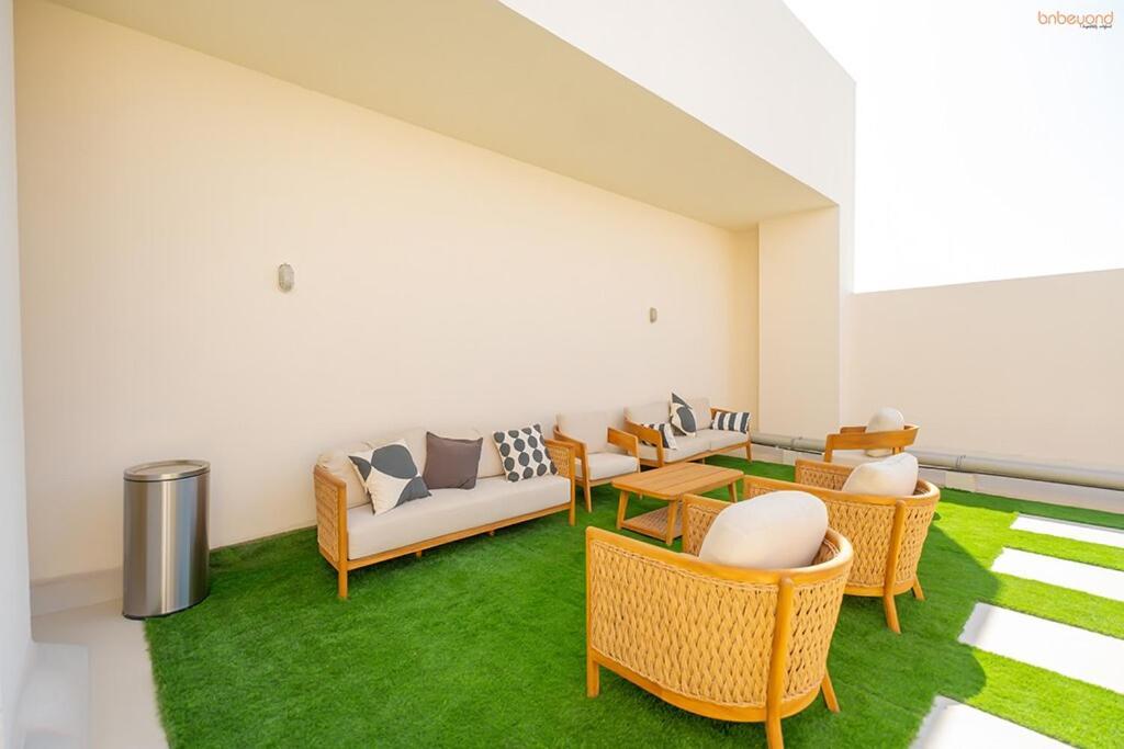 Bnbeyond's Sassy With Expansive Balcony Apartment Dubai