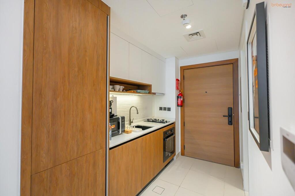 Apartment Bnbeyond's Sassy With Expansive Balcony *