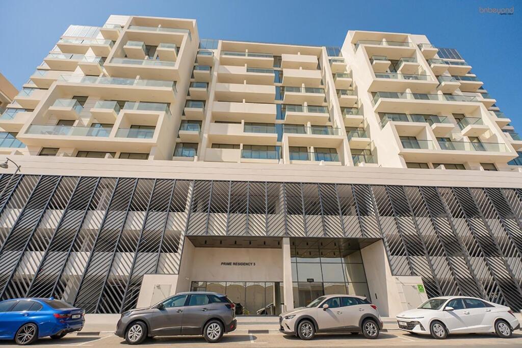 Bnbeyond's Sassy With Expansive Balcony * Dubai