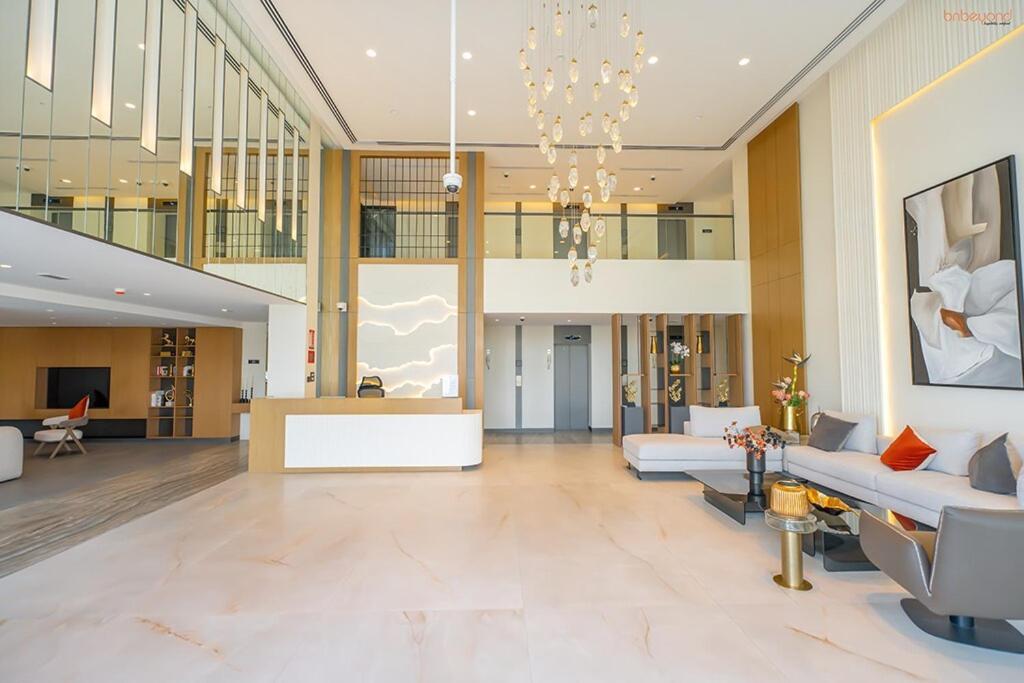Bnbeyond's Sassy With Expansive Balcony