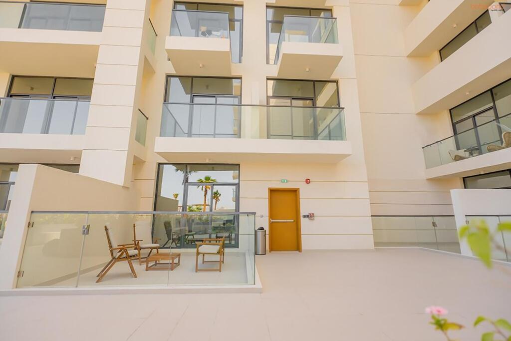 Bnbeyond's Sassy With Expansive Balcony Apartment *