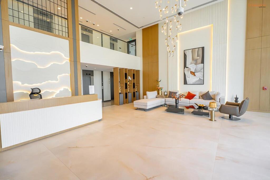 Bnbeyond's Sassy With Expansive Balcony Apartment Dubai