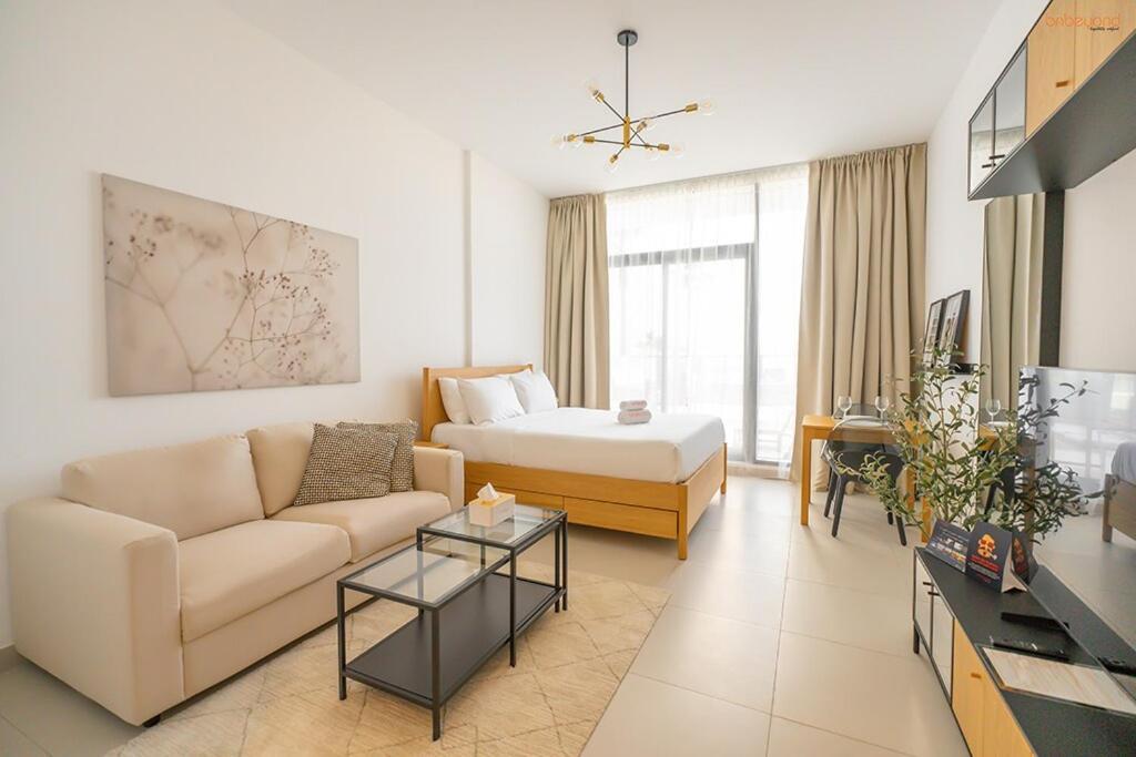 Bnbeyond's Sassy With Expansive Balcony Apartment Dubai