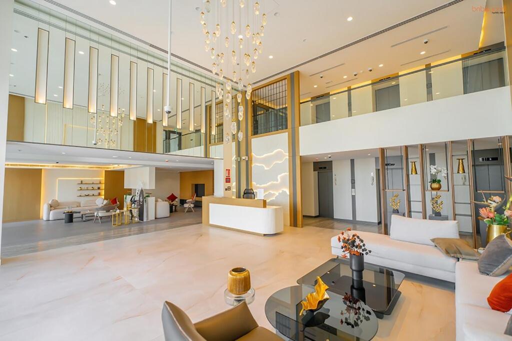 Bnbeyond's Sassy With Expansive Balcony