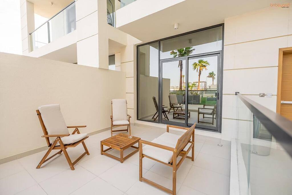 Bnbeyond's Sassy With Expansive Balcony * Dubai
