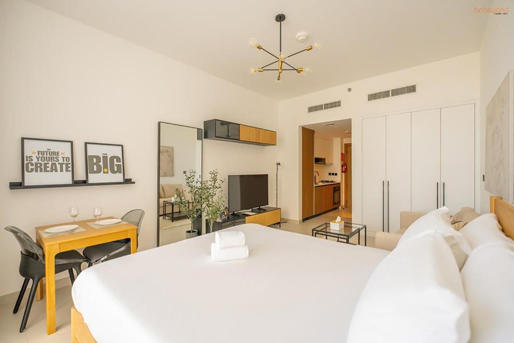 Bnbeyond's Sassy With Expansive Balcony Apartment *