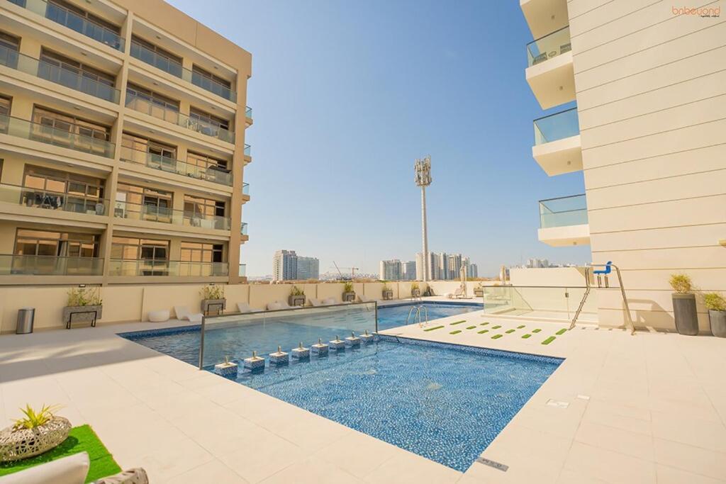 Bnbeyond's Sassy With Expansive Balcony Apartment