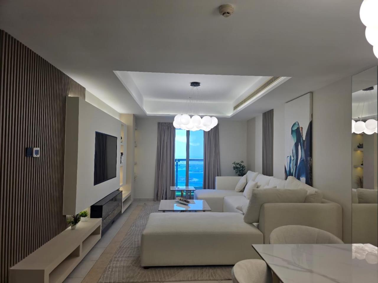 49- Panoramic Views From Luxe 2br Princess Tower Apartment- Free Parking - Walk To Tram