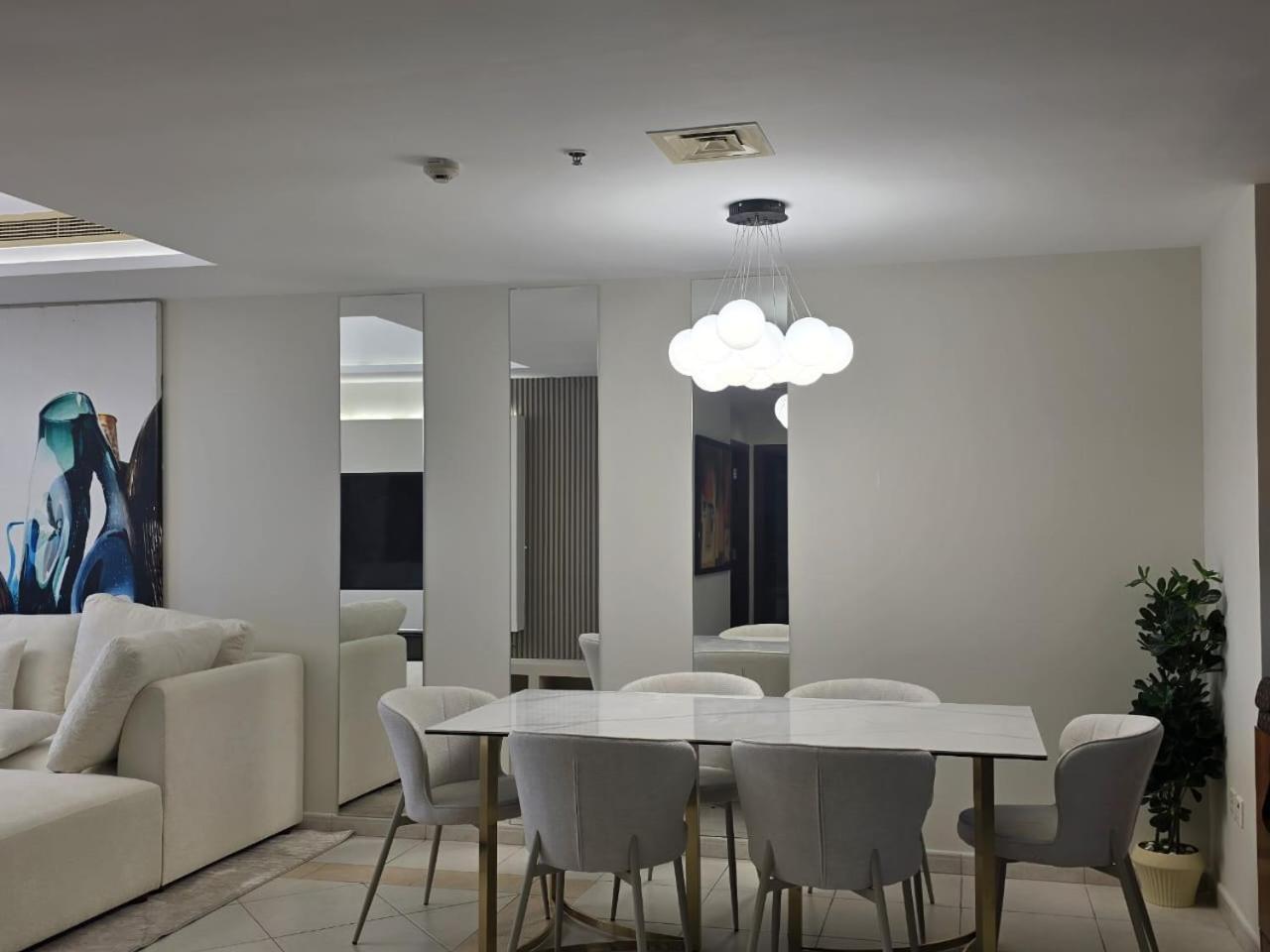 49- Panoramic Views From Luxe 2br Princess Tower Apartment- Free Parking - Walk To Tram Apartment *
