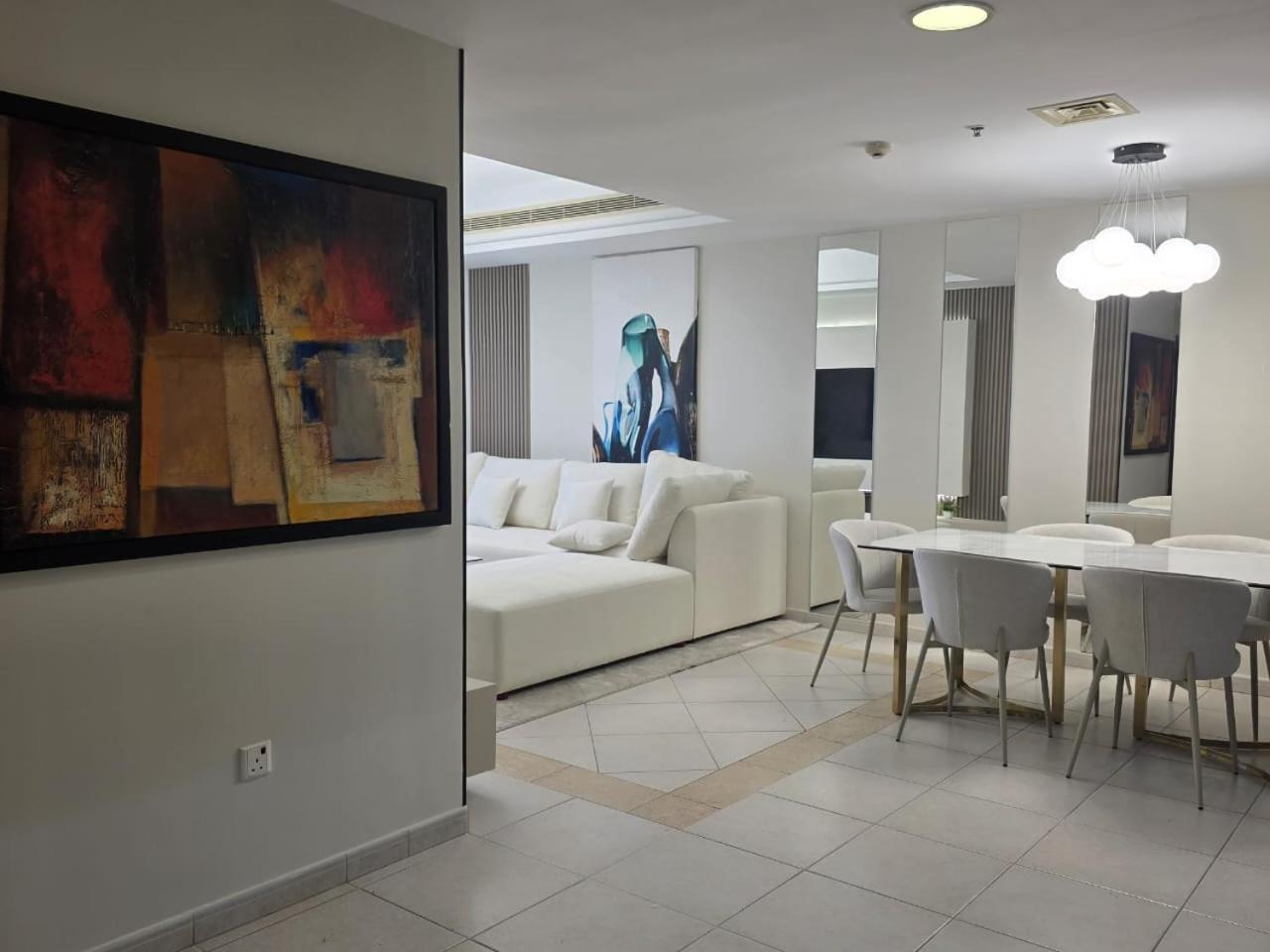 49- Panoramic Views From Luxe 2br Princess Tower Apartment- Free Parking - Walk To Tram