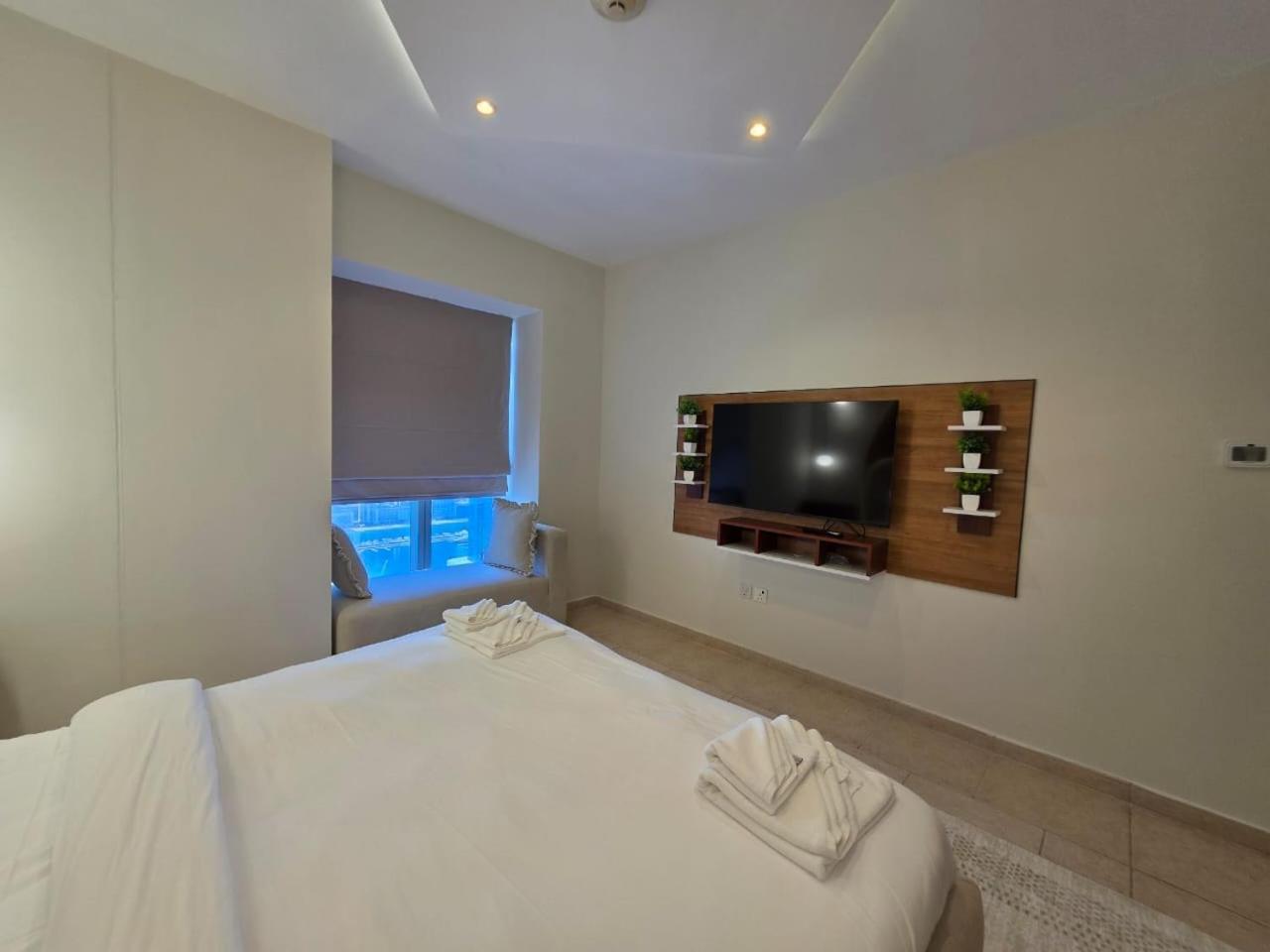 49- Panoramic Views From Luxe 2br Princess Tower Apartment- Free Parking - Walk To Tram Apartment
