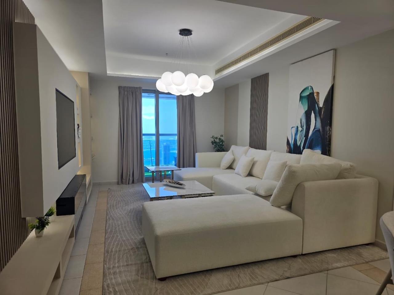 49- Panoramic Views From Luxe 2br Princess Tower Apartment- Free Parking - Walk To Tram