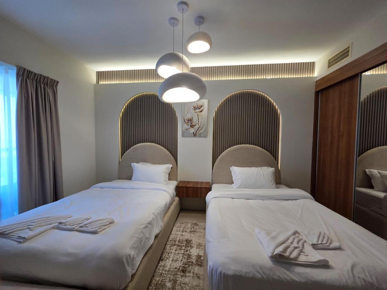 49- Panoramic Views From Luxe 2br Princess Tower Apartment- Free Parking - Walk To Tram Apartment *