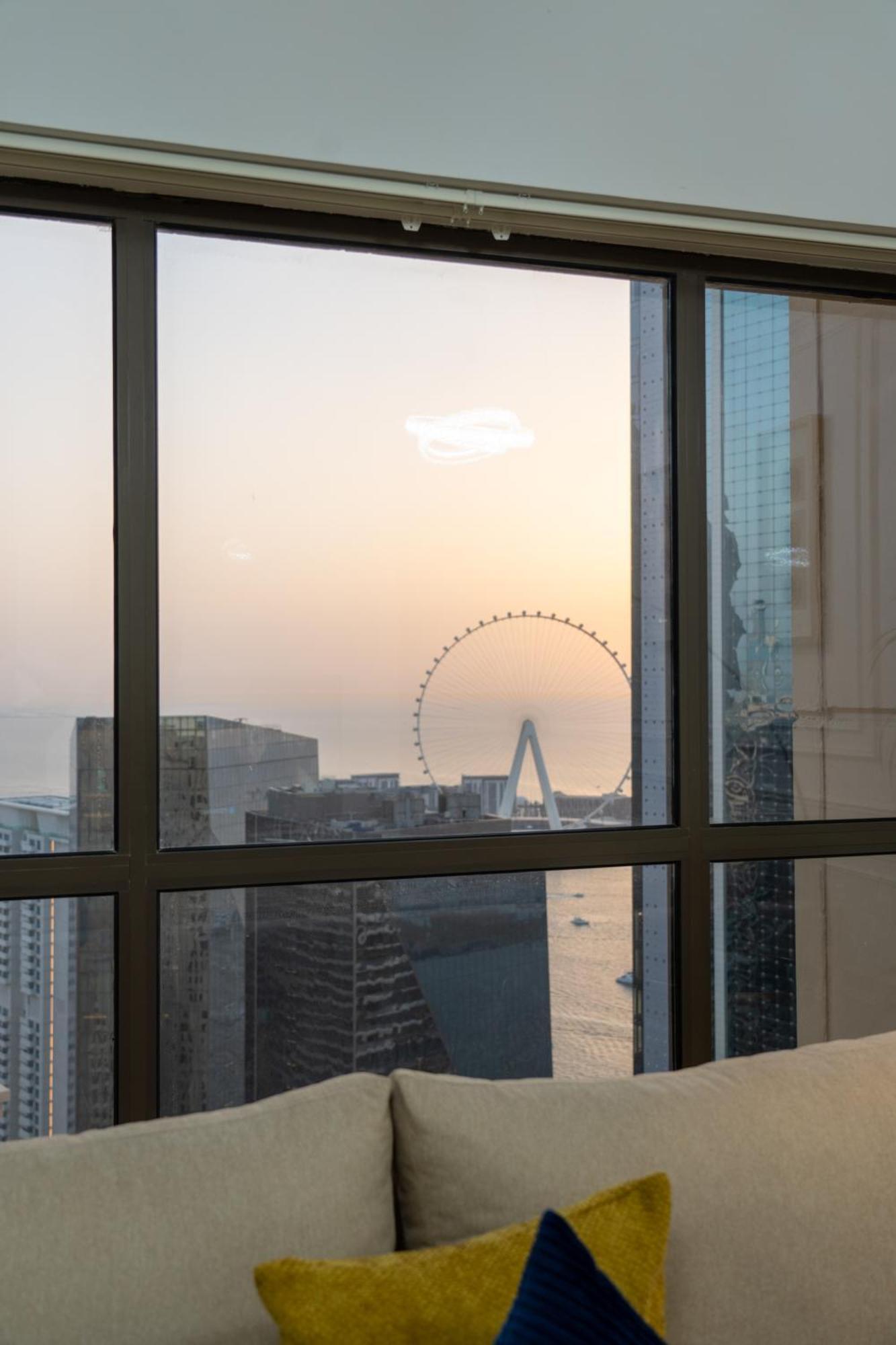 Eye & Sea View 2br Marina & Walk * Dubai