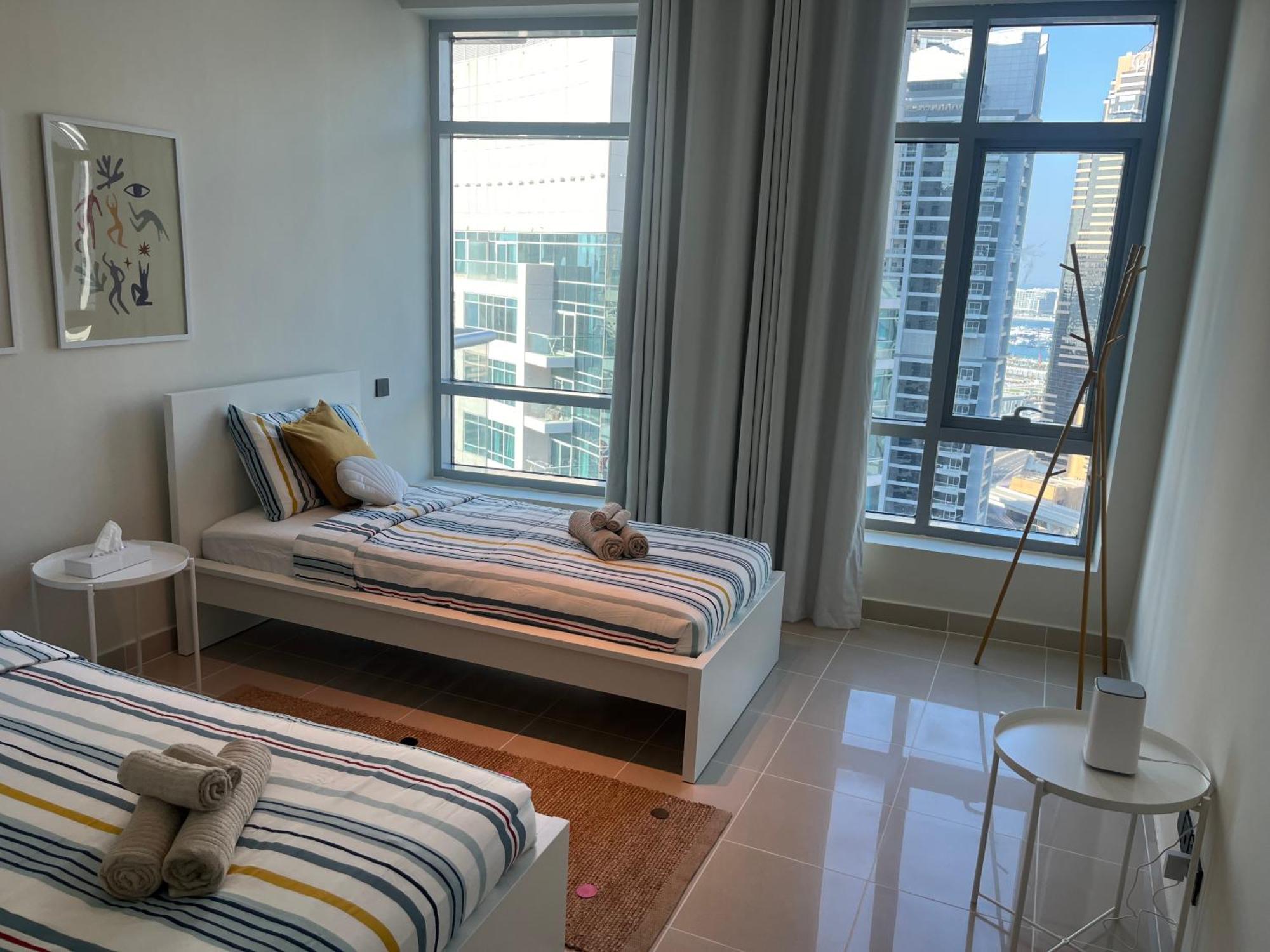 Park Island, Marina, 2 Master Bedrooms, Stunning View, Prime Location