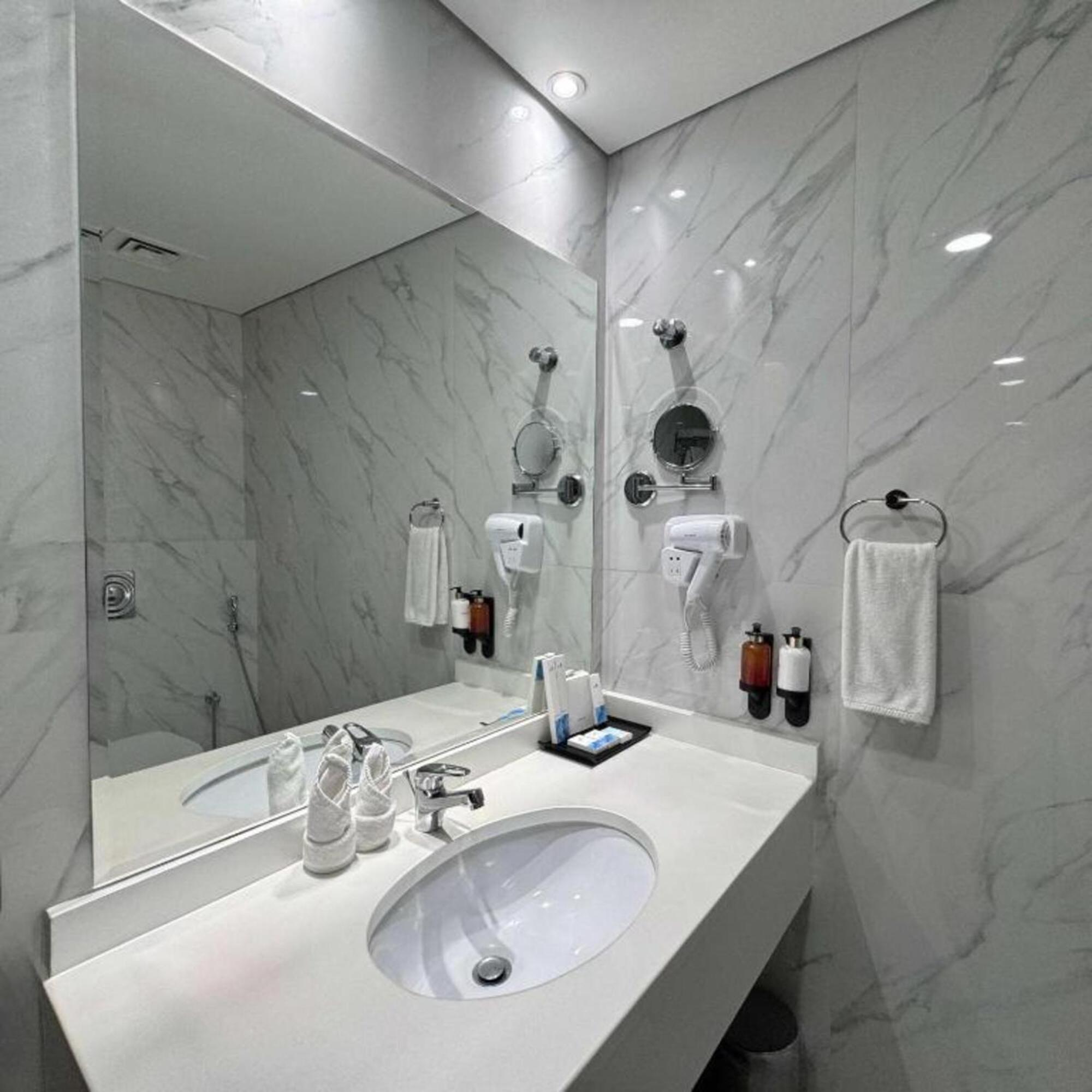 Dancenter Prime Sheikh Zayed Road Luxury Difc Dubai