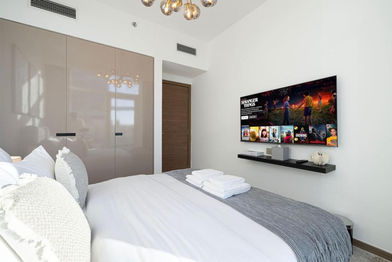 Infinity Pool - High-floor Modern Comfort - Incredible Views - 2br 8 Pax Dubai