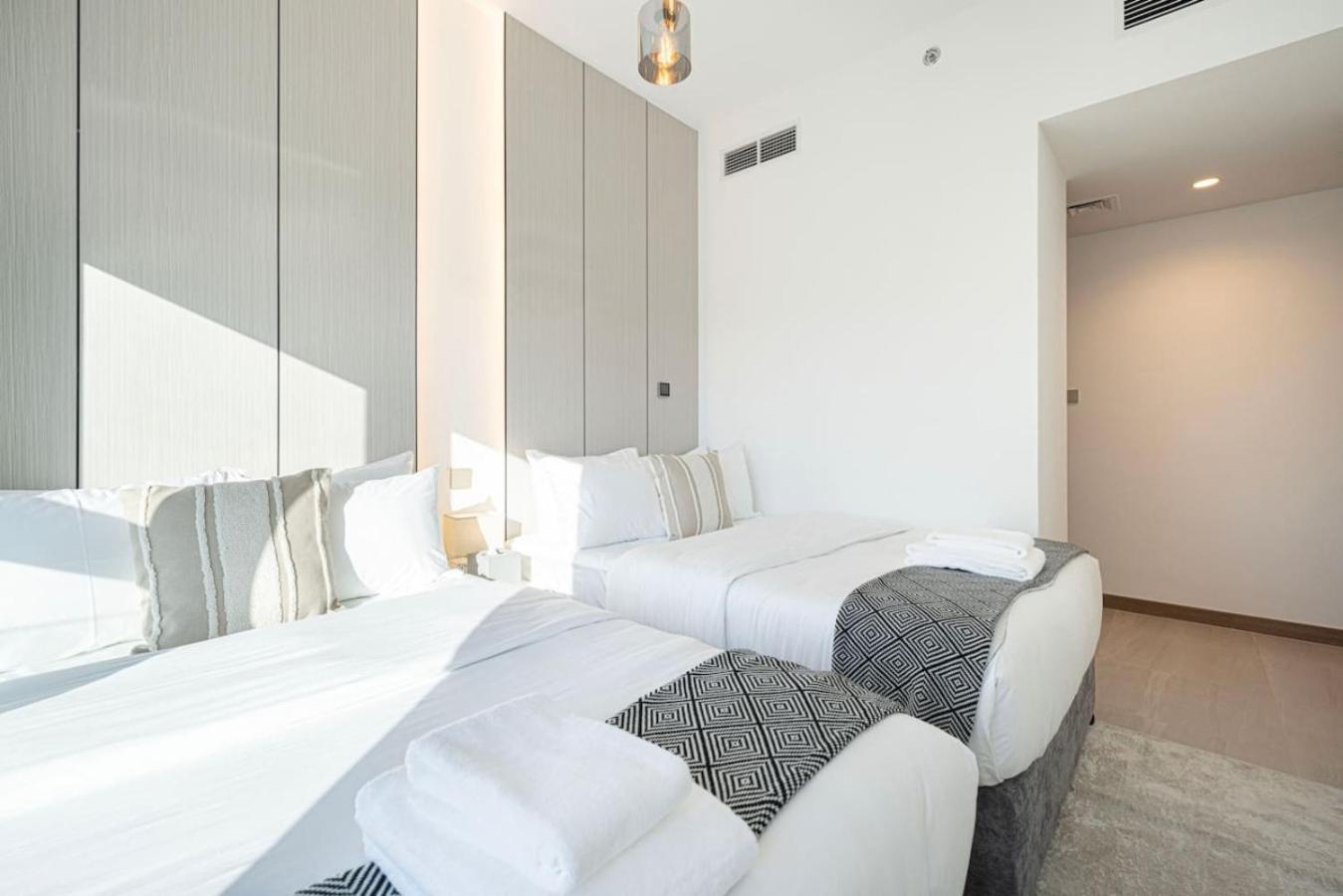 Apartment Infinity Pool - High-floor Modern Comfort - Incredible Views - 2br 8 Pax