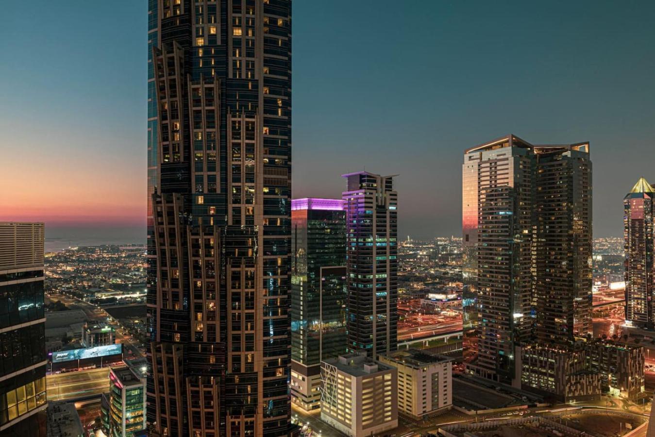 Apartment Infinity Pool - High-floor Modern Comfort - Incredible Views - 2br 8 Pax Dubai