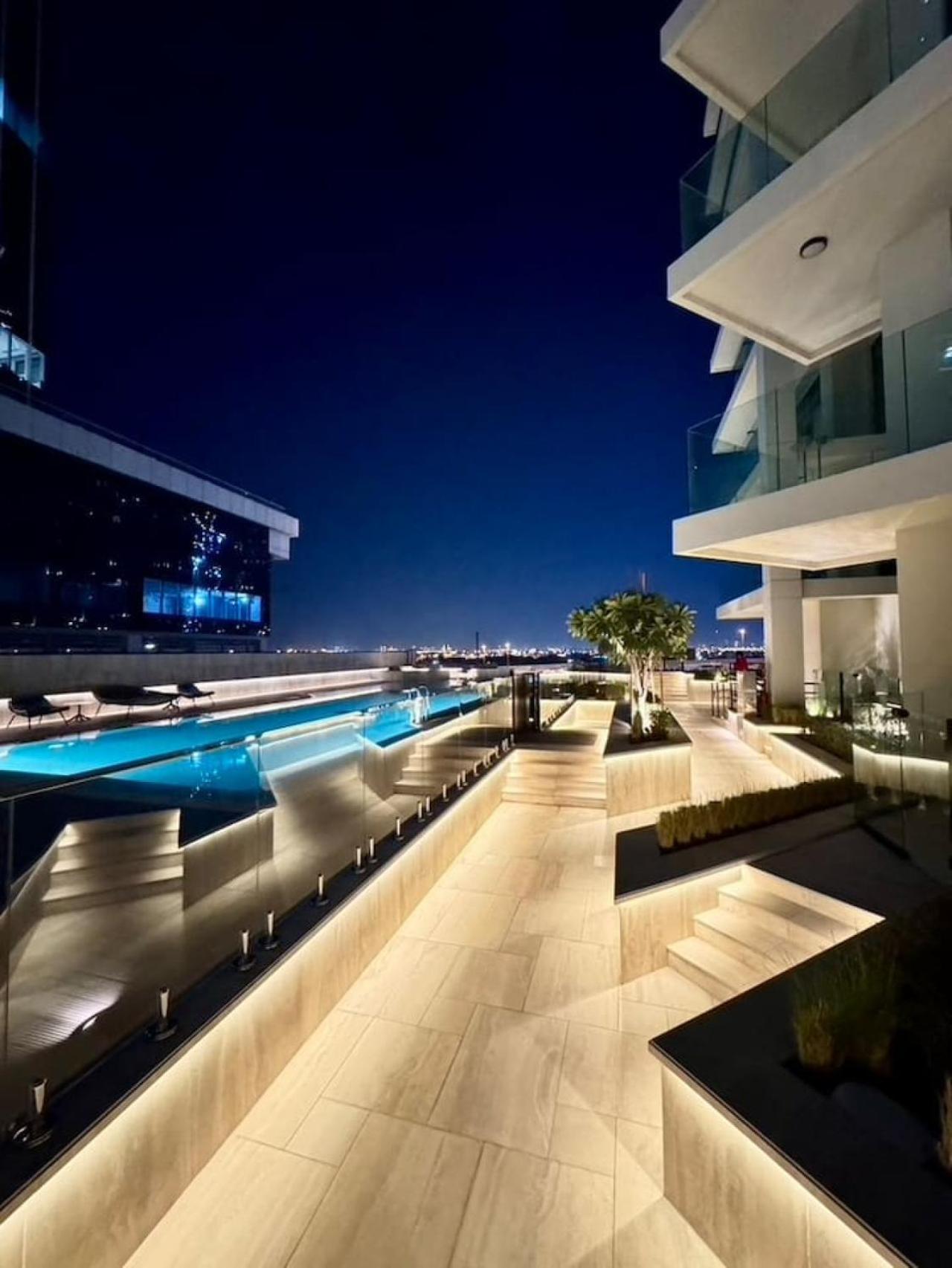 Apartment Infinity Pool - High-floor Modern Comfort - Incredible Views - 2br 8 Pax