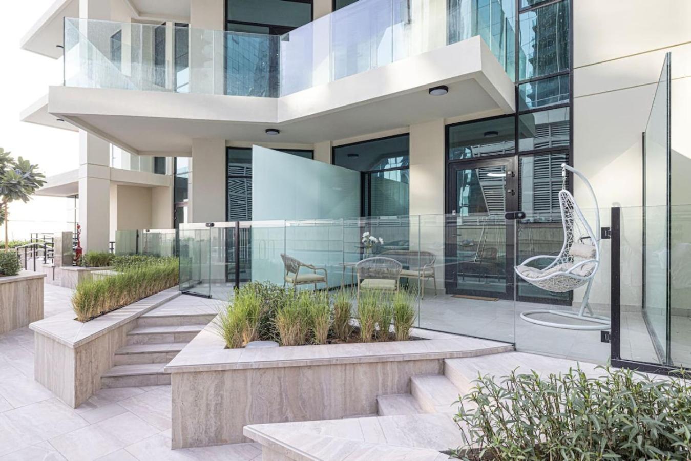 Infinity Pool - High-floor Modern Comfort - Incredible Views - 2br 8 Pax