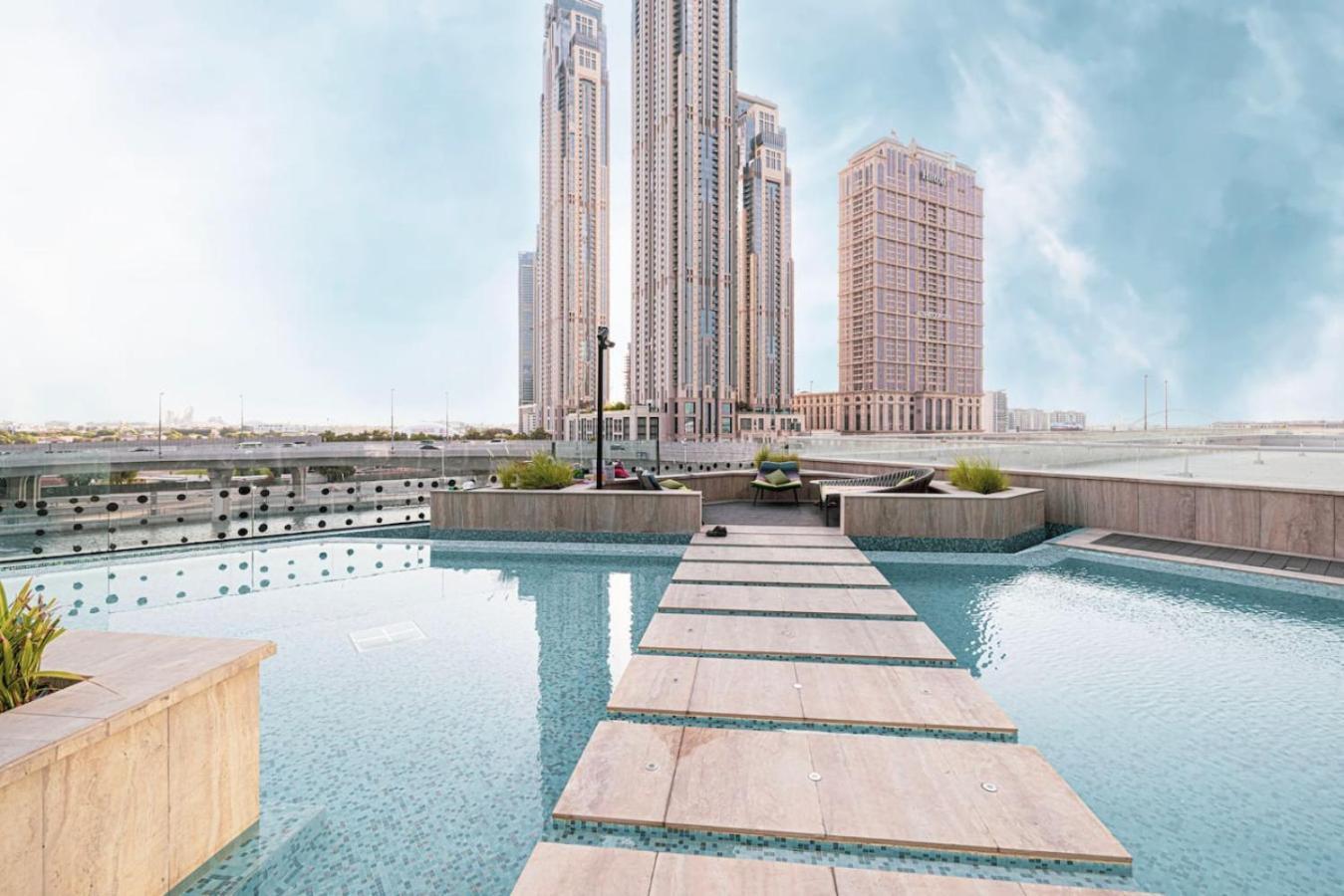Infinity Pool - High-floor Modern Comfort - Incredible Views - 2br 8 Pax Dubai
