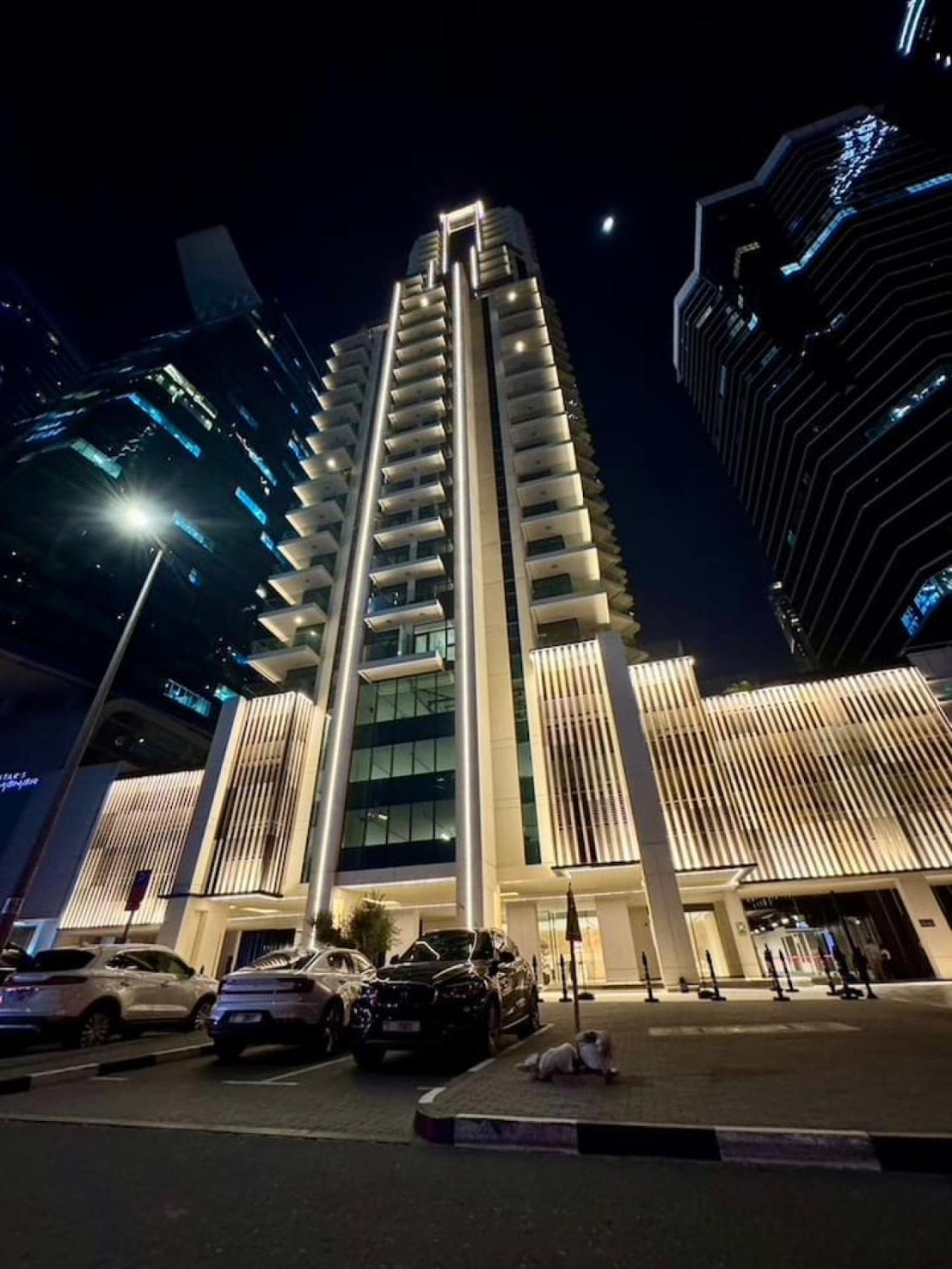 Infinity Pool - High-floor Modern Comfort - Incredible Views - 2br 8 Pax Apartment Dubai