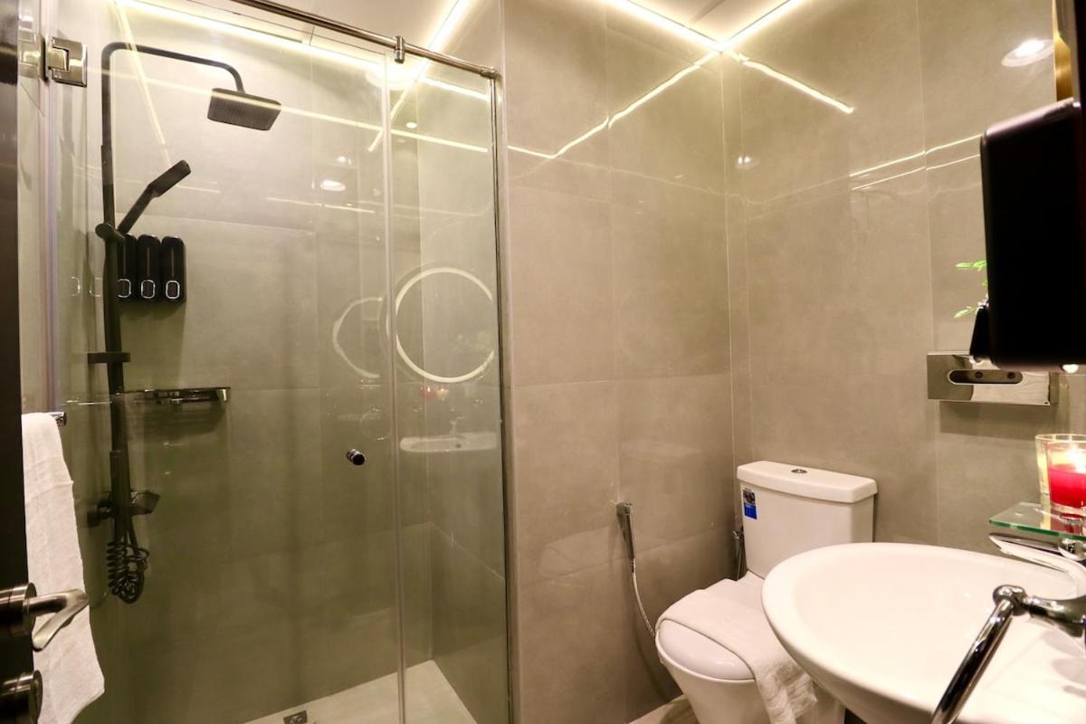 Apartment Lavish 3br Retreat With Lovely Marina & Sea Views *