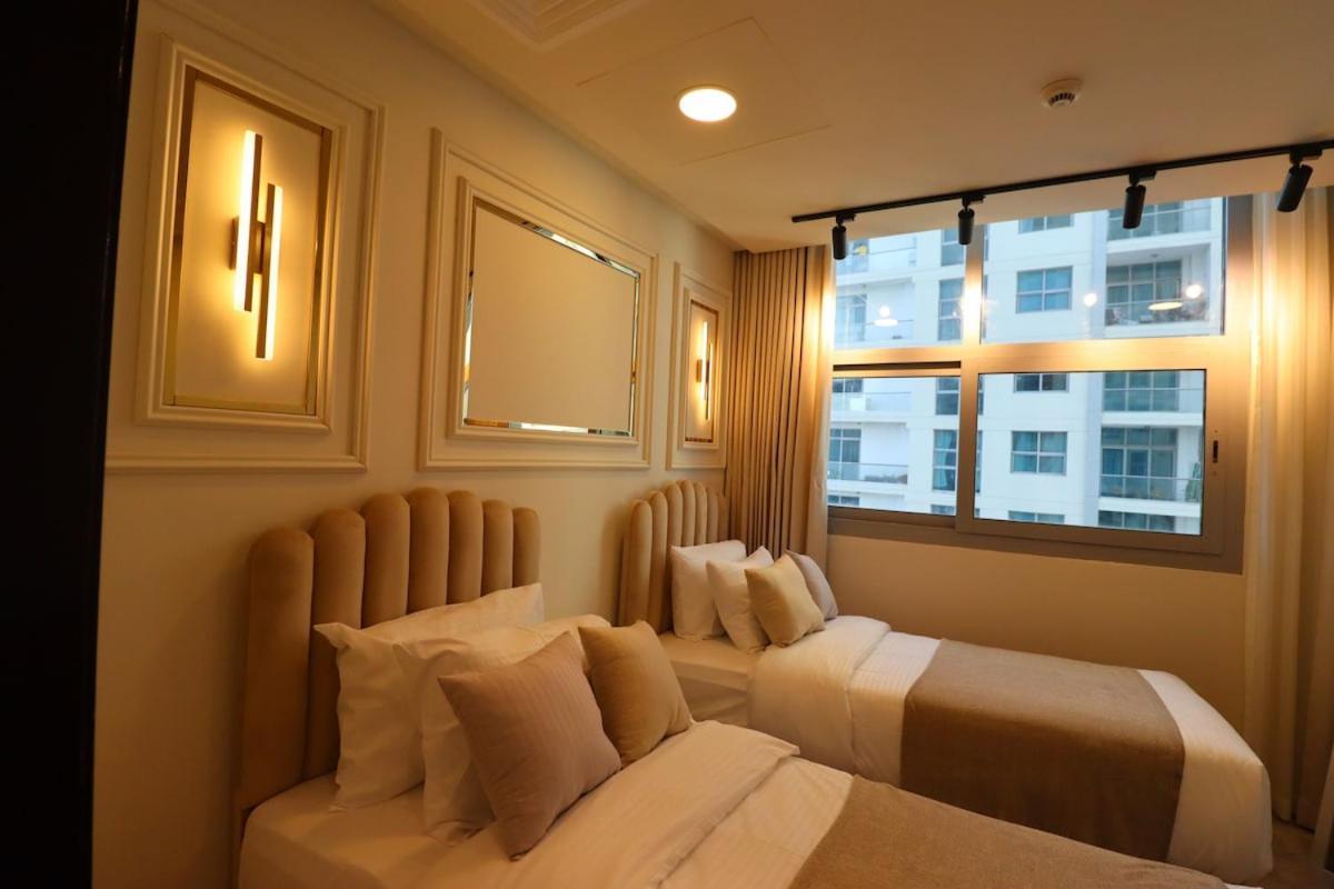 Apartment Lavish 3br Retreat With Lovely Marina & Sea Views *