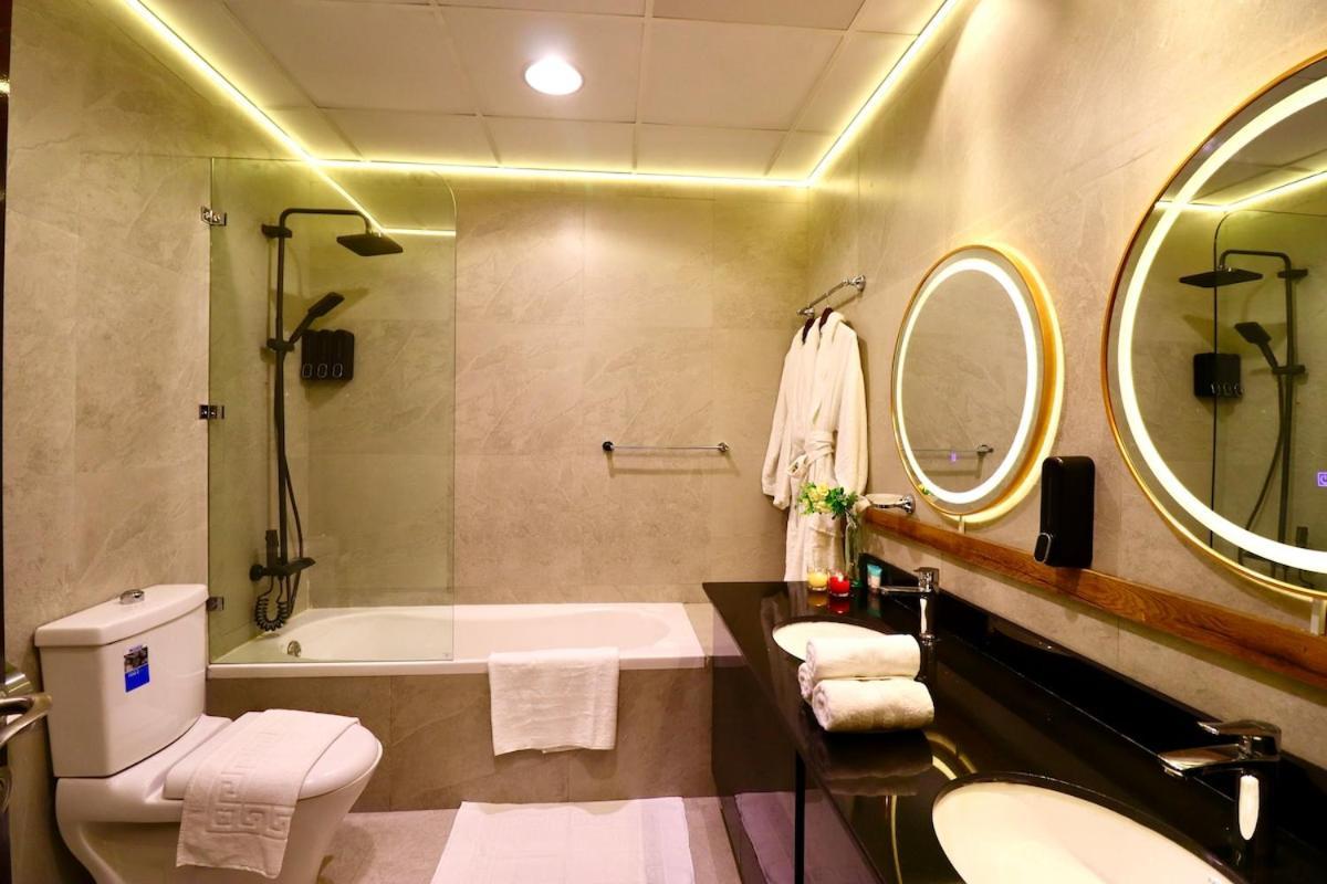 Lavish 3br Retreat With Lovely Marina & Sea Views
