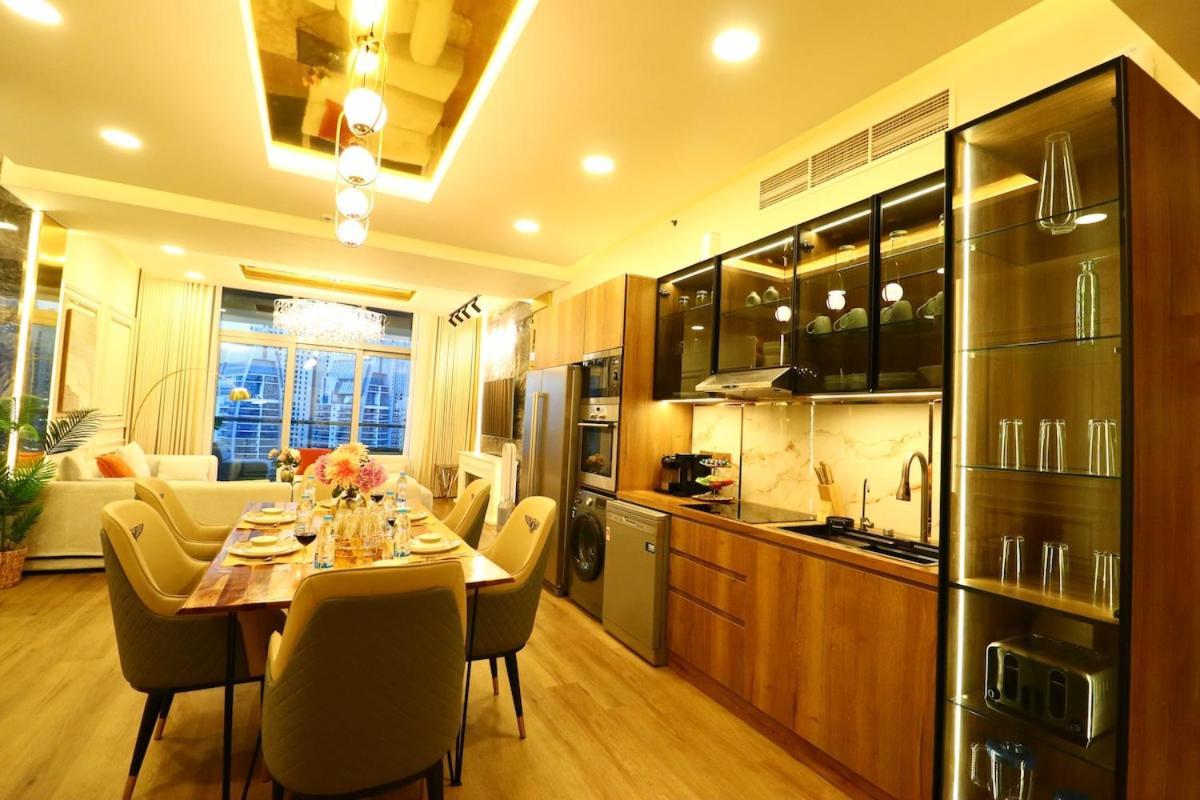 Lavish 3br Retreat With Lovely Marina & Sea Views *