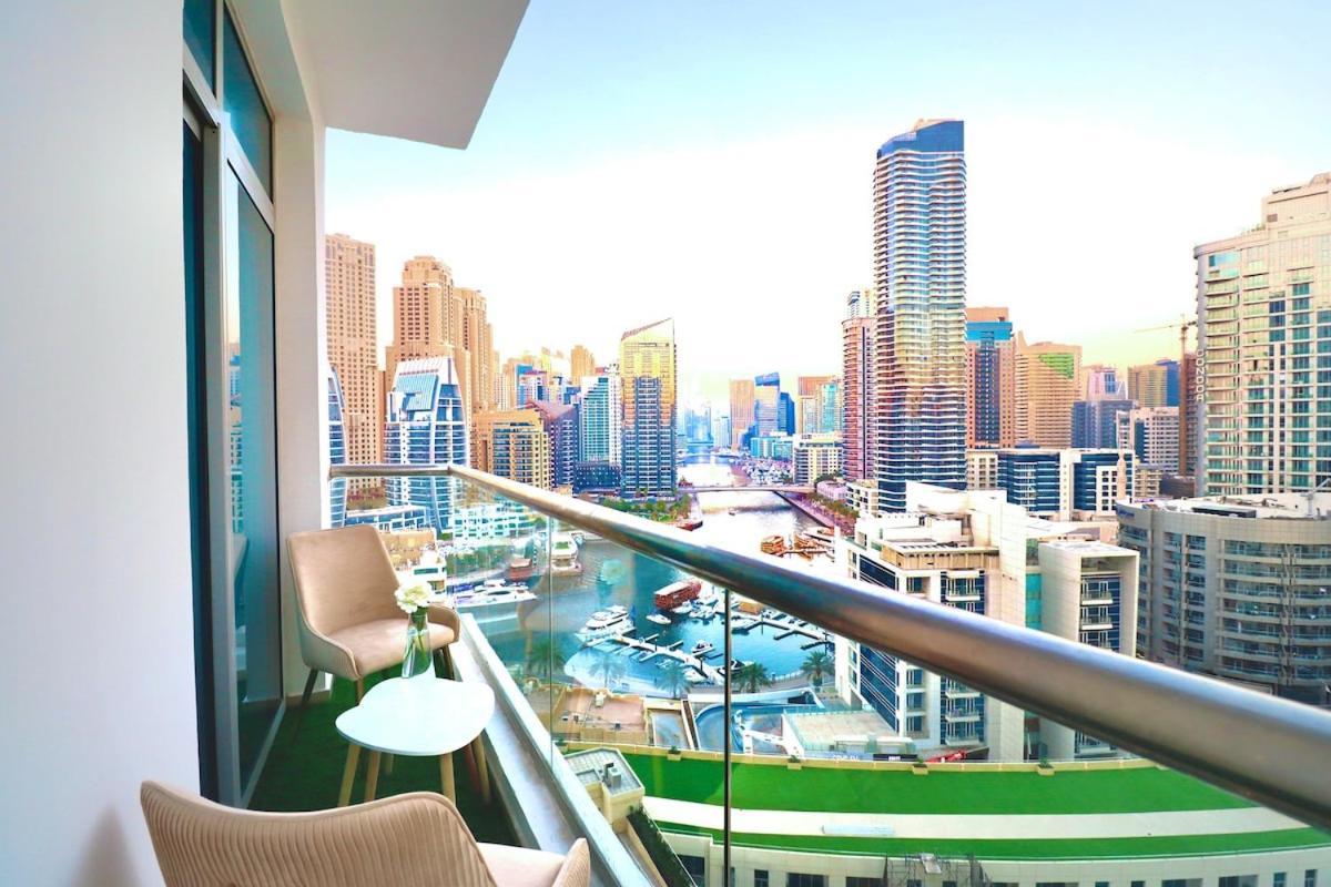 Lavish 3br Retreat With Lovely Marina & Sea Views Dubai