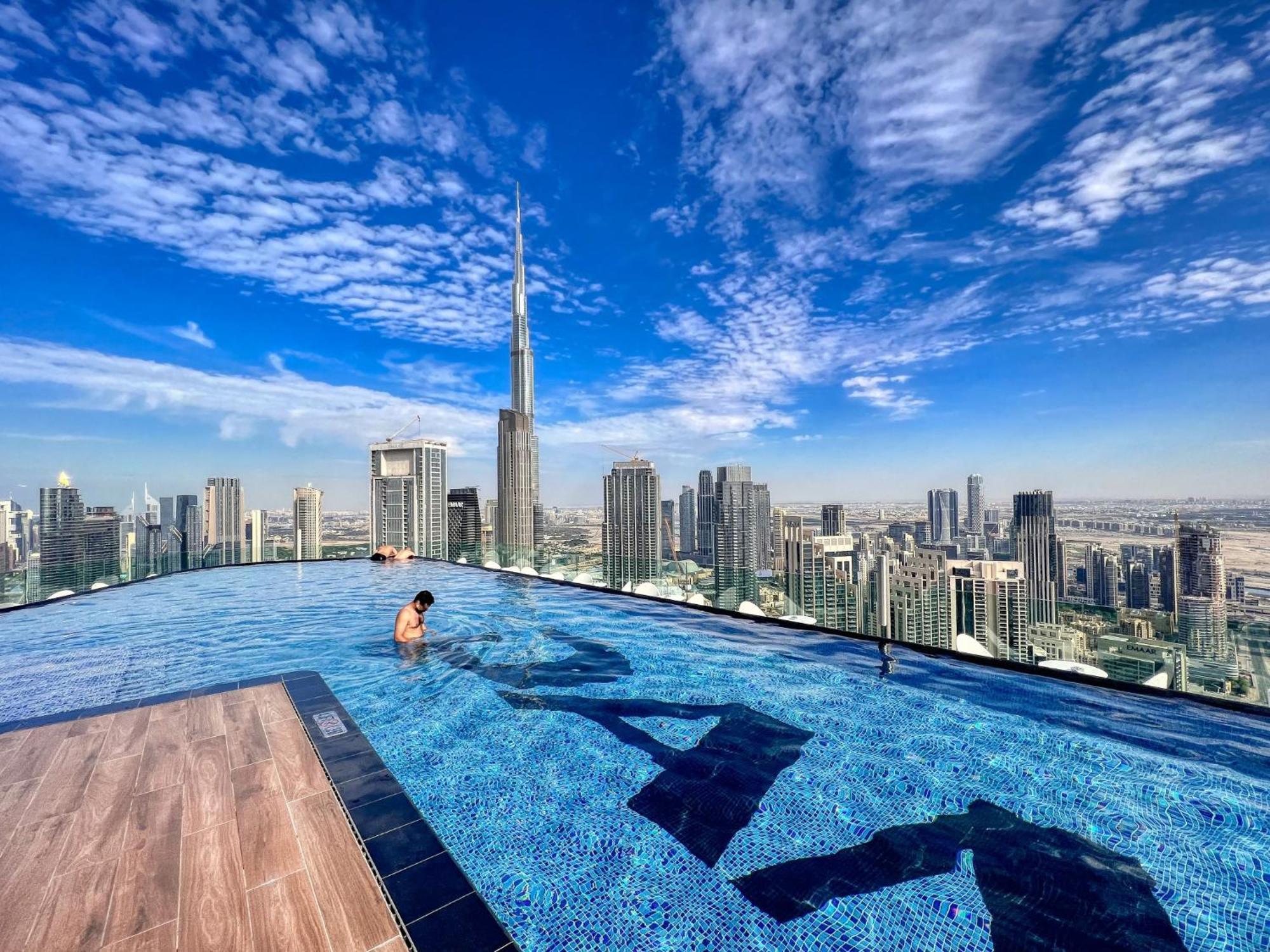 Infinity Pool & Burj Khalifa View L Luxe Paramount * Dubai